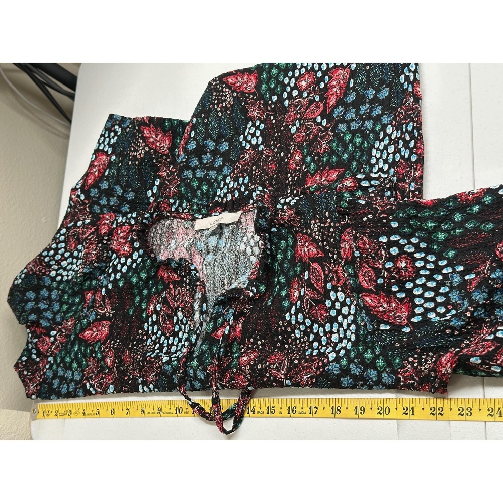 Ann Taylor LOFT Top‎ Womens Medium Black Dark Floral Boho Ruffle V-Neck Textured - Picture 8 of 9